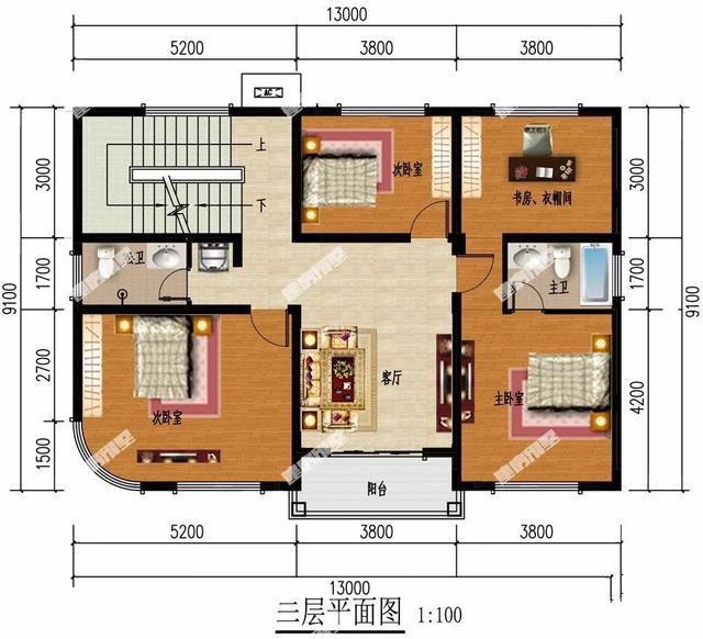 四層的鄉村別墅設計有斜屋頂，第一個(gè)客廳是空的，非常時(shí)尚有陽(yáng)光的房間！