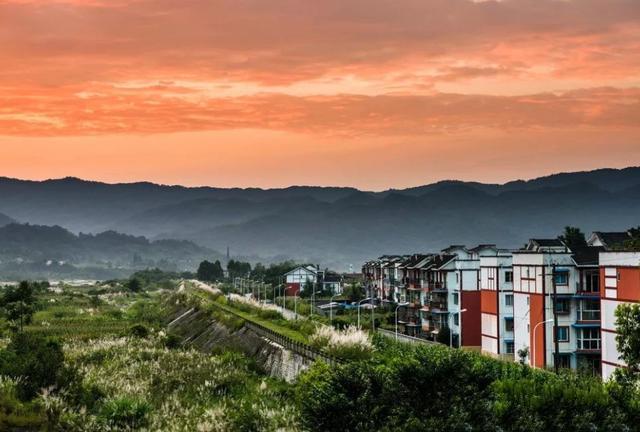 與城市住房相比，農村住房現在不僅成本更低，而且有足夠的空間優(yōu)勢，這不同于擁擠的城市生活。農村住宅的每個(gè)功能區都寬敞舒適。