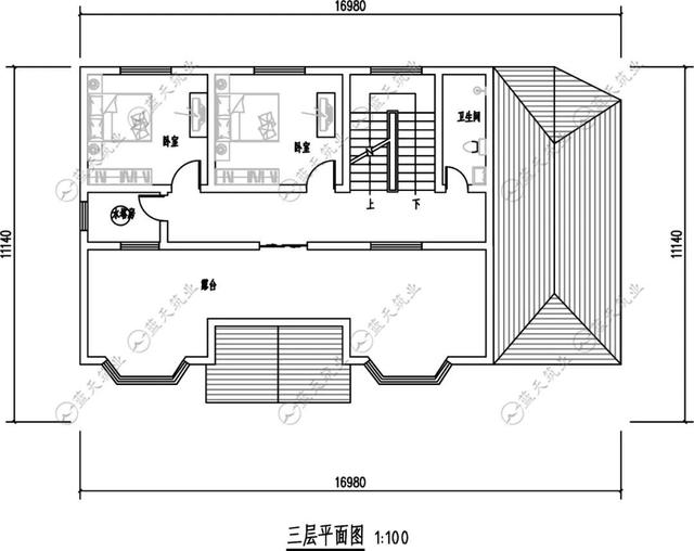 　優(yōu)雅的歐式三層自建別墅，優(yōu)雅的風(fēng)格，時(shí)尚的設計，一排排落地玻璃窗給整個(gè)別墅增添了神秘。