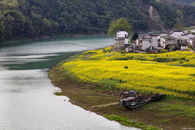 農村建了三層別墅